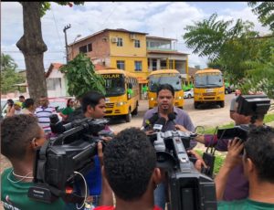 Prefeitura de Pinheiro entrega mais três ônibus escolares