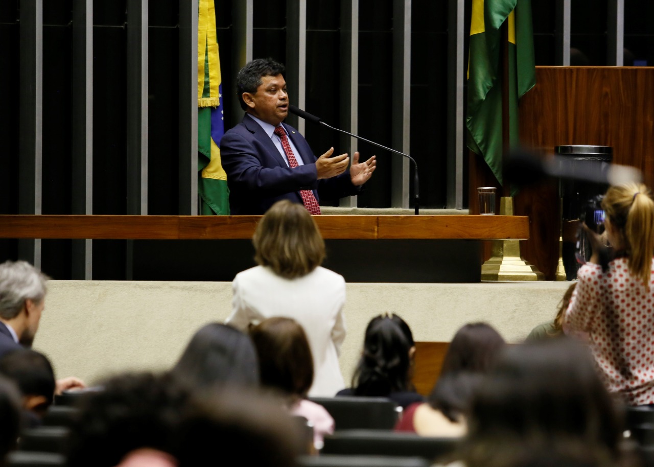 Plenário avalia situação do ensino superior no Brasil
