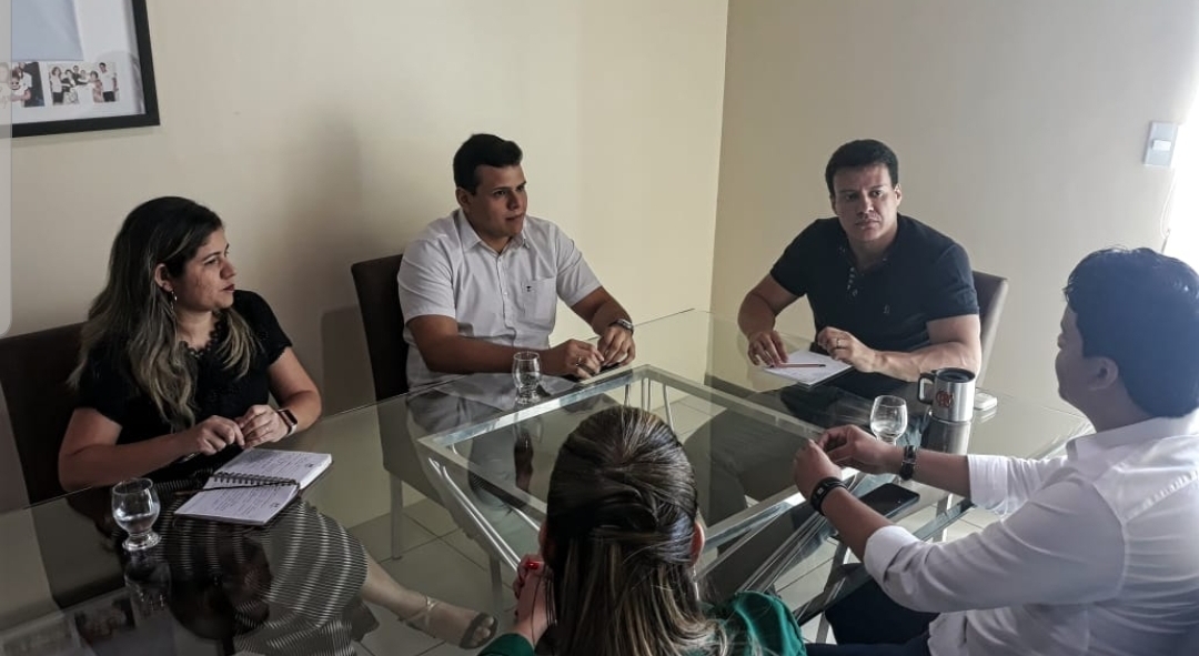 Prefeito Luciano e deputada Dr. Thaíza tratam de demandas da Educação para região de Pinheiro