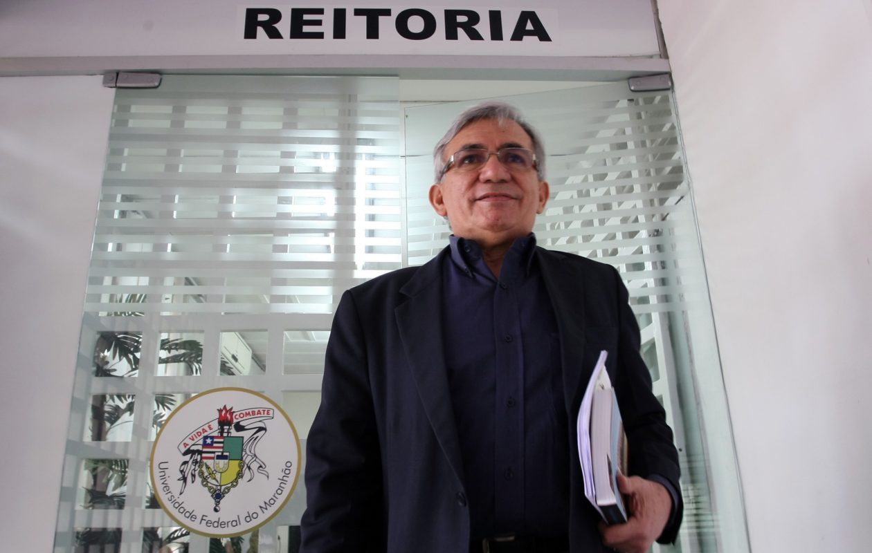 Bolsonaro nomeia na Ufma o reitor que a comunidade escolheu