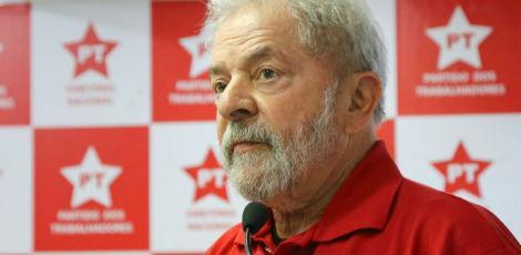 Lula diz que por respeito, jamais convidaria Flávio para se filiar ao PT