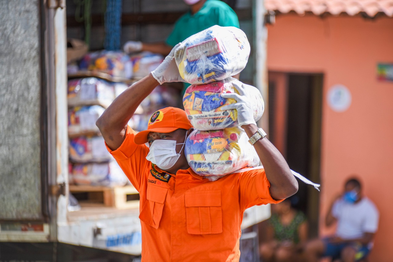 Assembleia Legislativa entrega cestas básicas à população de baixa renda para amenizar consequências da pandemia