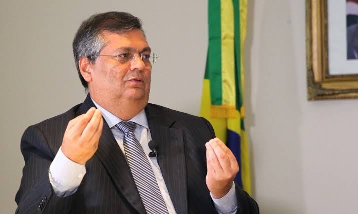 Flávio Dino sanciona lei que reduz valores de mensalidades de escolas e faculdades em até 30%