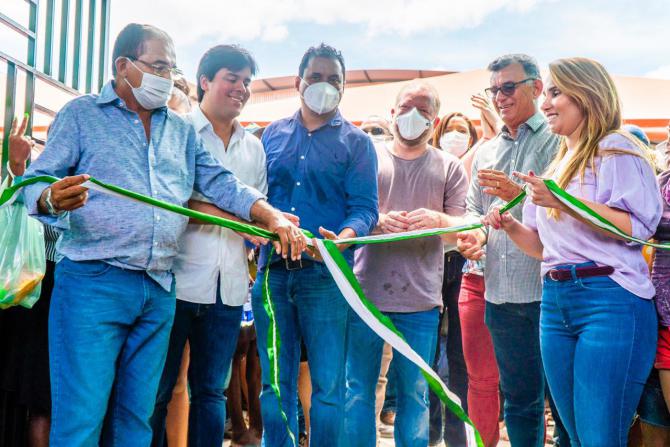 Othelino e Thaiza participam da inauguração do segundo bloco do Mercado Municipal de Pinheiro…