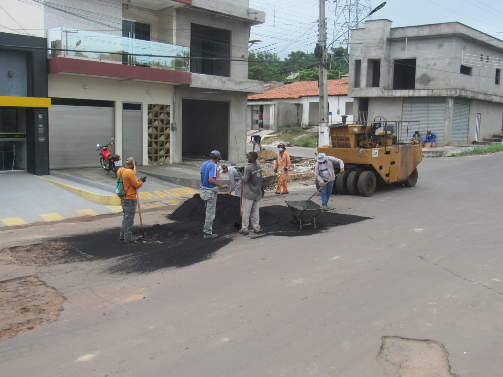 Prefeitura de Igarapé Grande intensifica obras de pavimentação em todos os bairros do município…