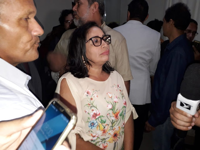 População de Paço do Lumiar impede prefeita Paula da Pindoba de participar de inauguração…