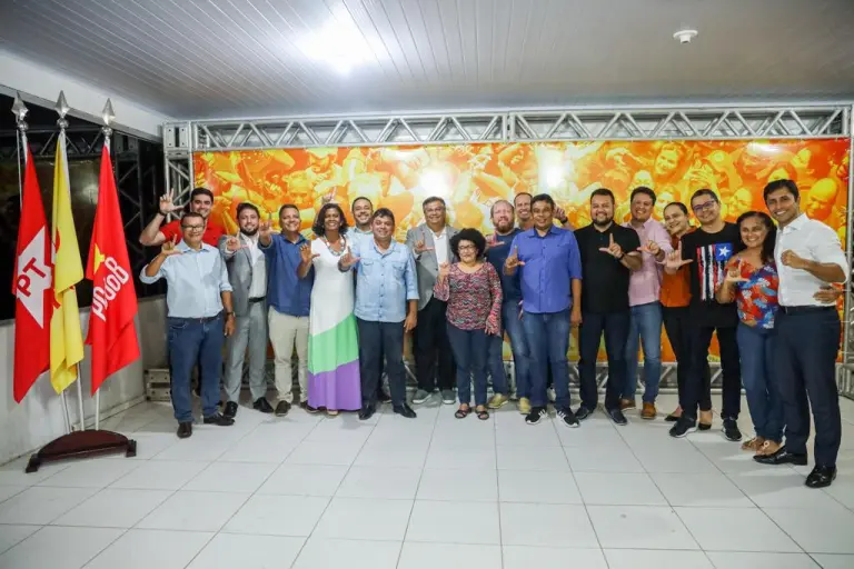 Dino reúne grupo para traçar pré-campanha de Lula no Maranhão…
