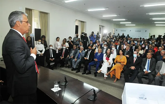 Paulo Velten assume interinamente o Governo do Maranhão…