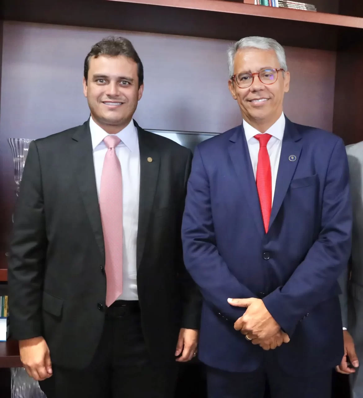 Em visita institucional, Glalbert Cutrim e Paulo Velten reforçam relação de harmonia entre o Legislativo e o Executivo…
