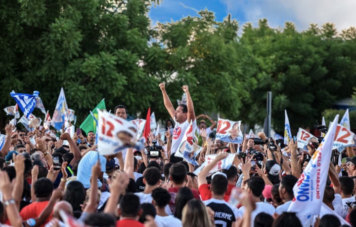 Ao lado de Luciano Leitoa Weverton Rocha comanda mais de 30 mil pessoas em caminhada da Independência em Timon…