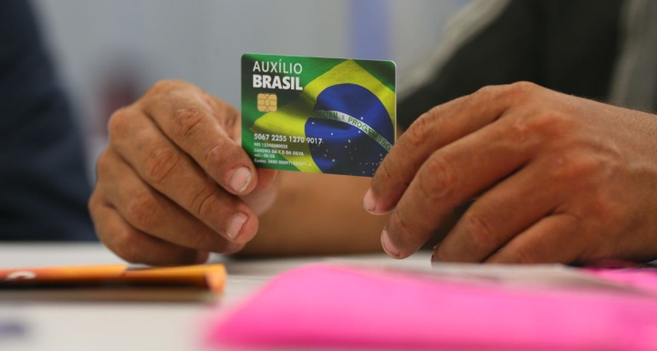 No Maranhão, 1,24 milhão de famílias recebem o Auxílio Brasil em novembro, 20 mil a mais do que em outubro…