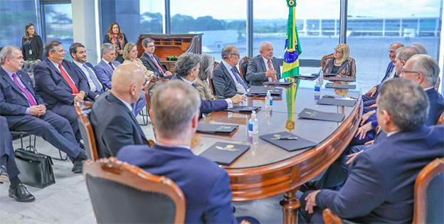 Dino acompanha Lula em visita a ministros do STF…