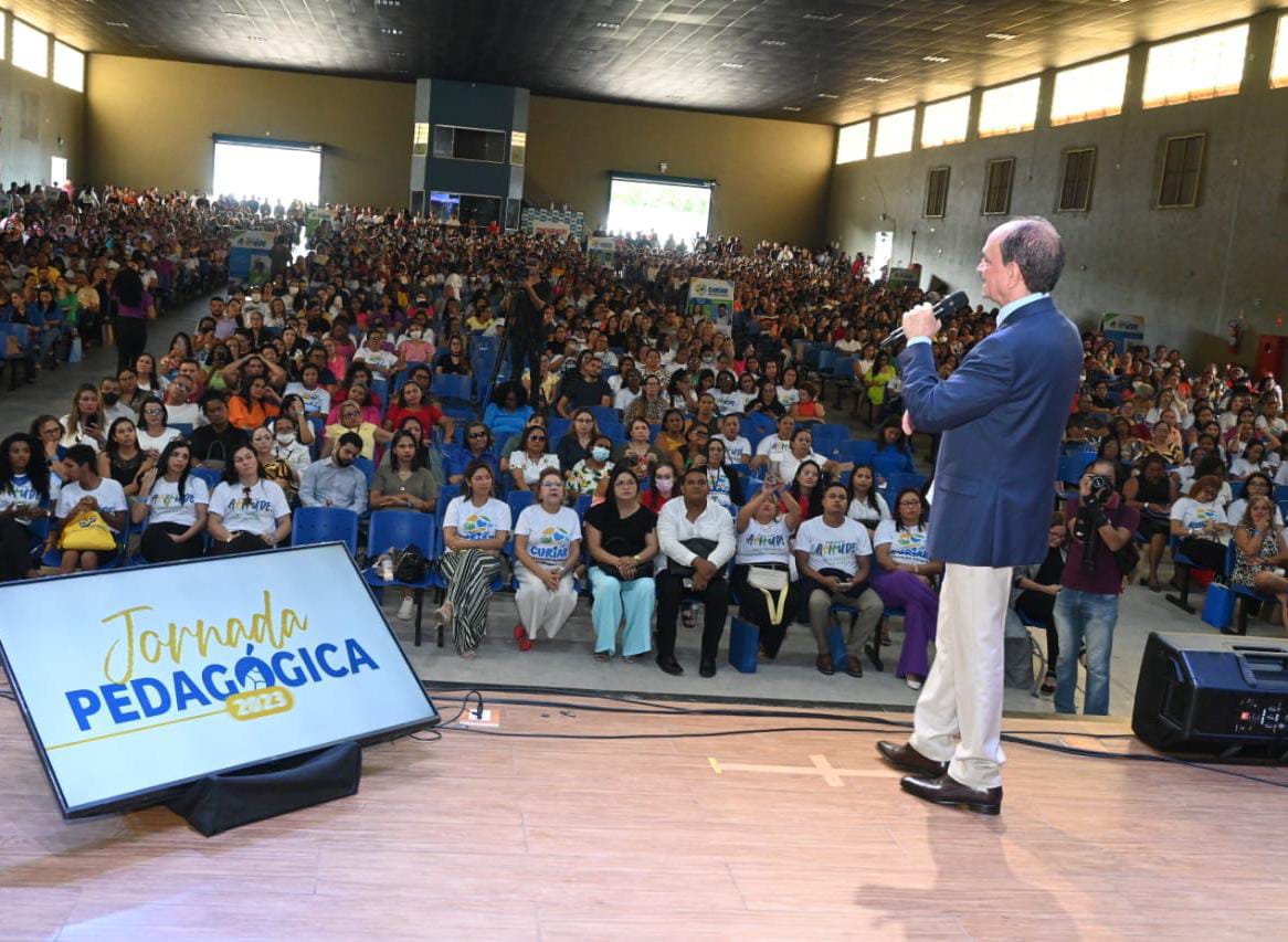 Dr. Julinho anuncia reajuste de 15% aos professores e 2 programas educacionais em Ribamar…