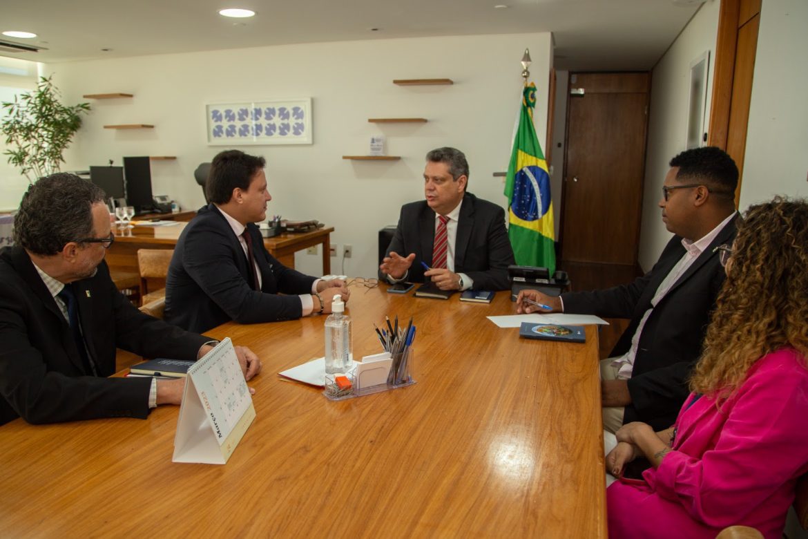 Em Brasília, vice-governador Felipe Camarão busca mais investimentos para a educação maranhense…
