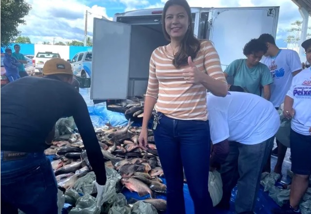 Prefeita Fernanda Gonçalo distribui 15 toneladas de Peixes em Bacabeira…
