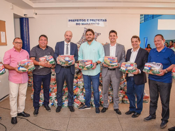 Hilton Gonçalo participa de entrega de cestas básicas na Famem…