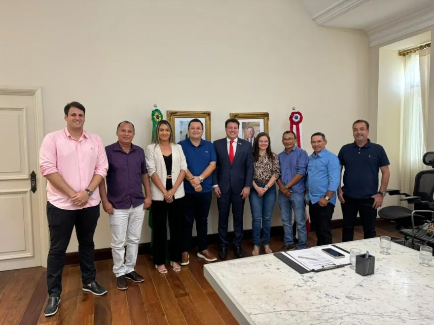 Grupos Políticos de Araguanã e Nova Olinda, liderados por Flávio Amorim, são recebidos no Palácio dos Leões por Felipe Camarão…