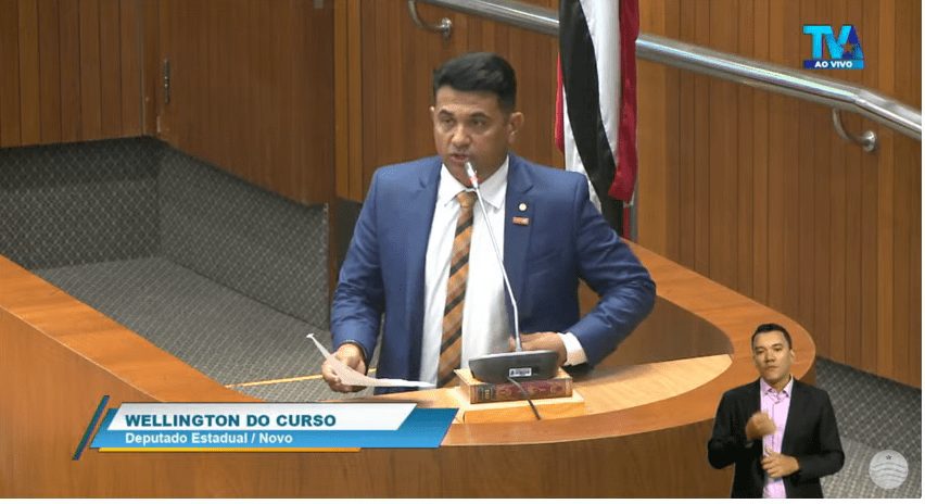 Mesmo sendo um dos parlamentares mais presentes da AL, Wellington justifica que estava voando na hora da homenagem a Michele Bolsonaro…