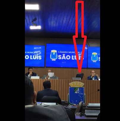 ‘Pinga Ni Mim’- CPI dos ‘Contratos Emergenciais’  é interrompida devido  goteira em cima da cadeira do presidente da Câmara…