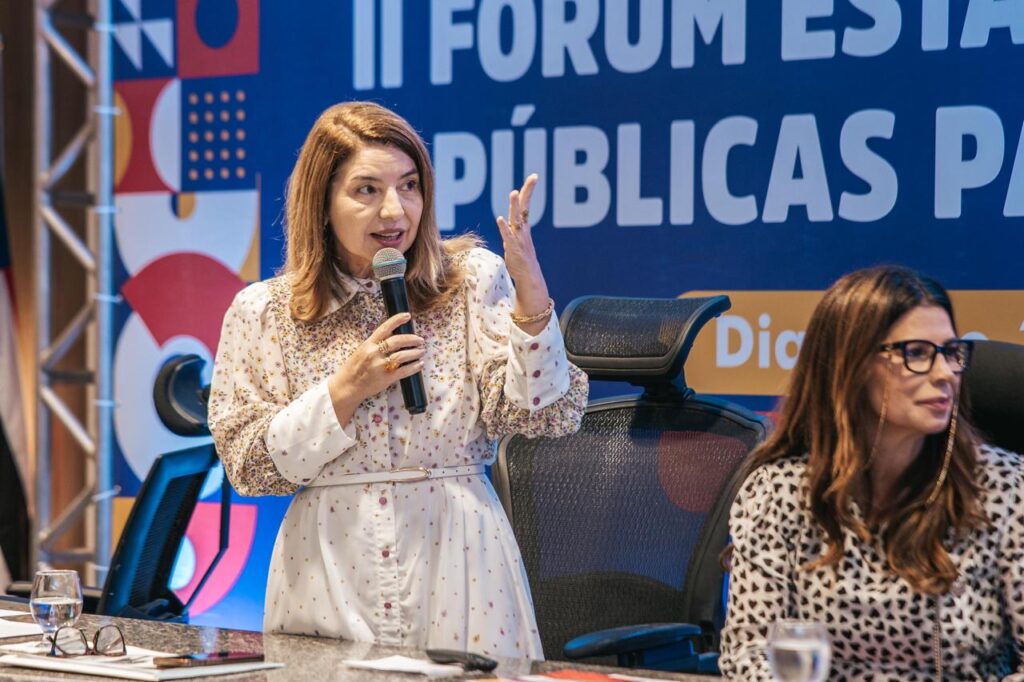 Iracema Vale profere palestra no II Fórum Estadual de Políticas Públicas para as Mulheres…