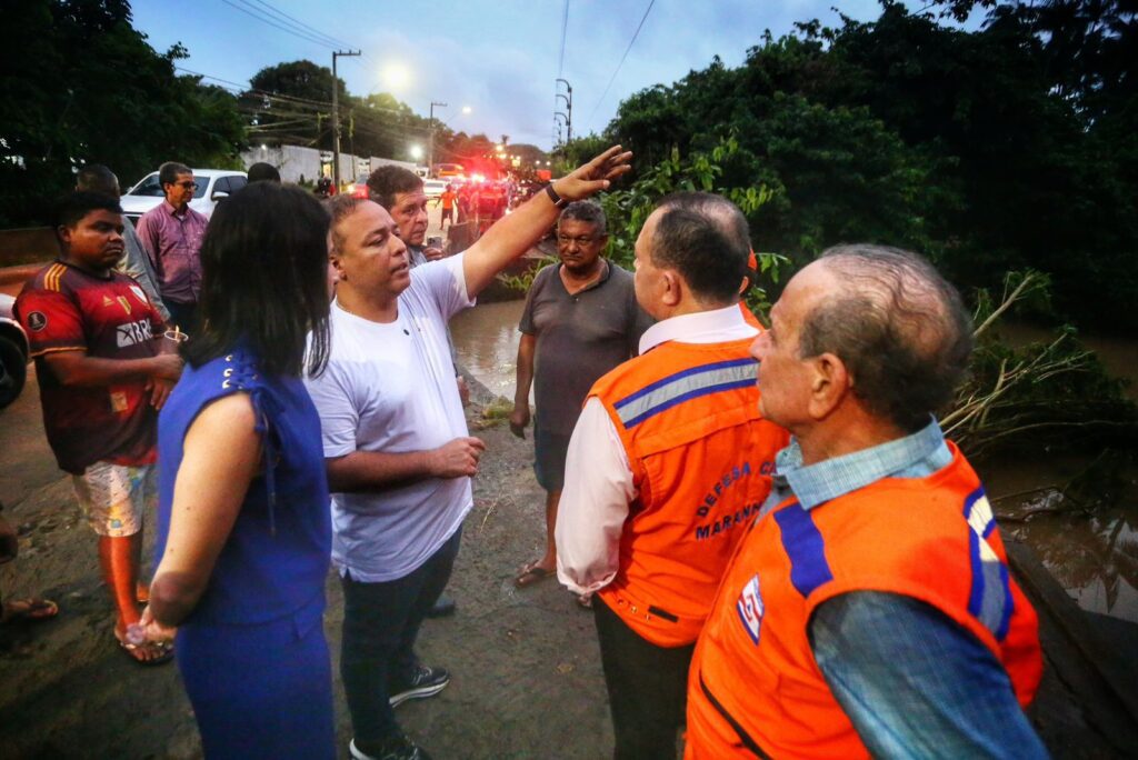 Paço do Lumiar: Fred Campos e Brandão vistoriam áreas afetadas pelas chuvas…