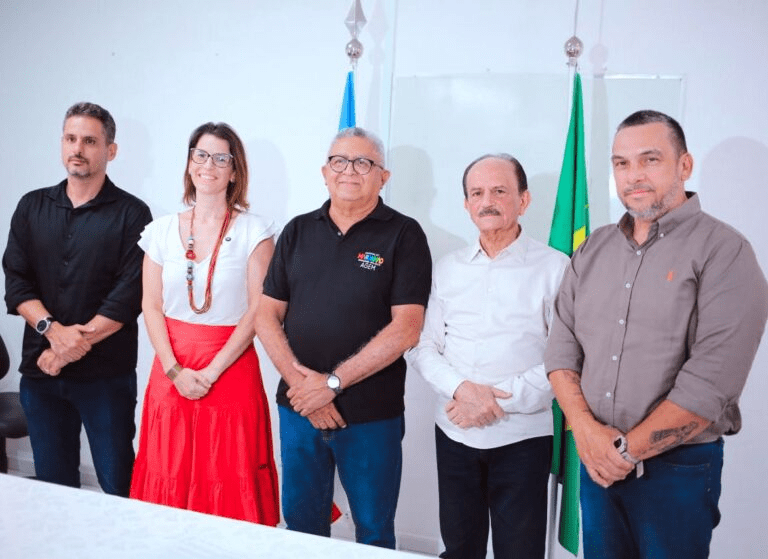 Dr.Julinho assina acordo de cooperação técnica para otimização da coleta seletiva de resíduos…