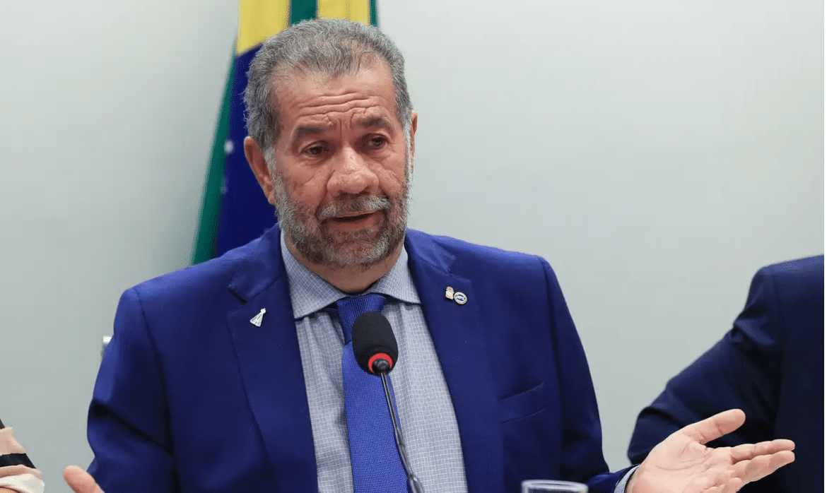 Após fraude no INSS, Lupi pede demissão do Ministério da Previdência…