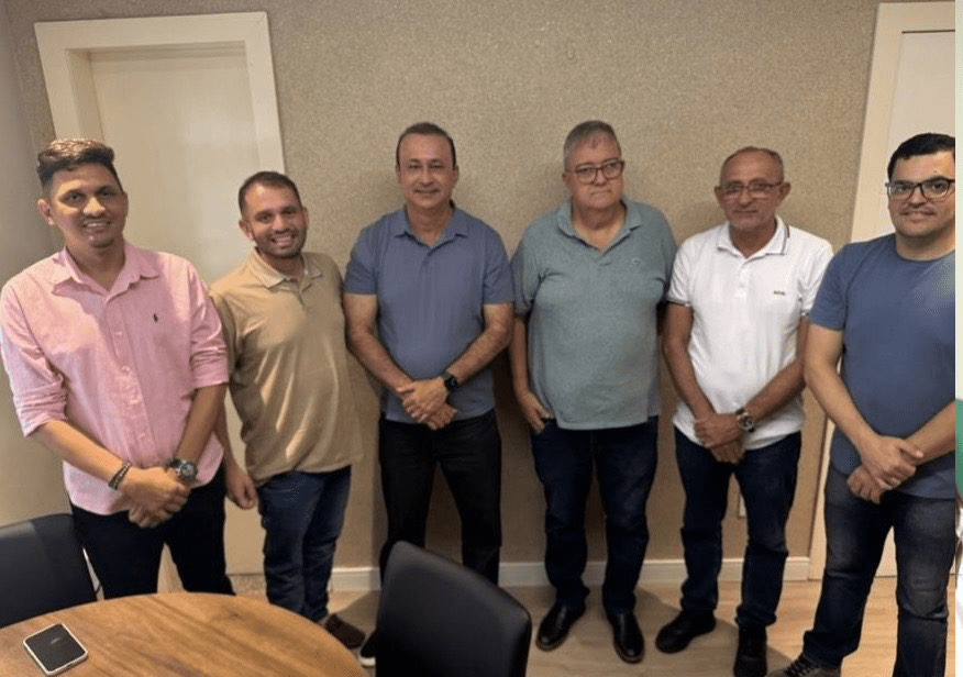 COMEÇOU! Prefeito de Tuntum, Fernando Pessoa, declara apoio a Orleans Brandão ao lado do presidente do MDB…