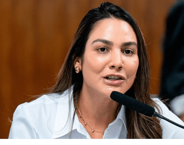 De saída do PDT, Ana Paula deve tomar controle do PSB no Maranhão…