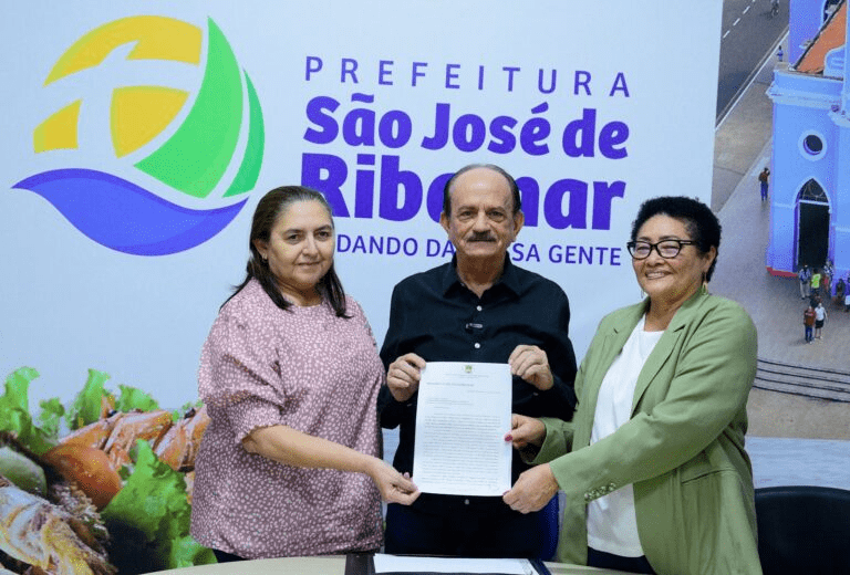São José de Ribamar – Dr. Julinho assina projeto de lei que autoriza concurso público com quase 2 mil vagas para saúde, educação e segurança…
