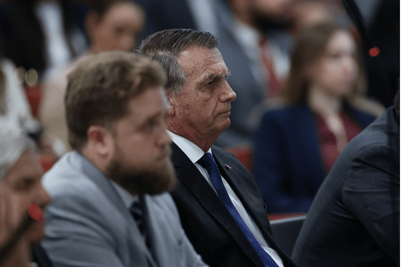 Jair Bolsonaro é preso pela PF após decisão de Alexandre de Moraes…