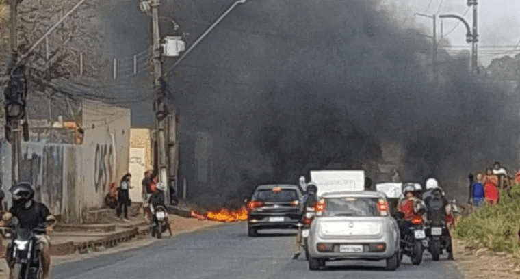 São José de Ribamar –  Manifestantes bloqueiam MA: 201  na Região do Ubatuba; motivação seria derrubada onde se formava uma invasão…