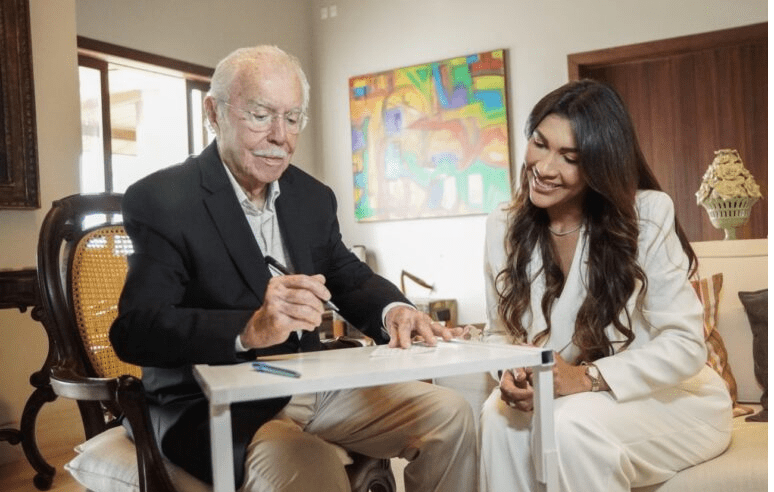 Com José Sarney, Larissa DP assina sua ficha de filiação ao MDB…