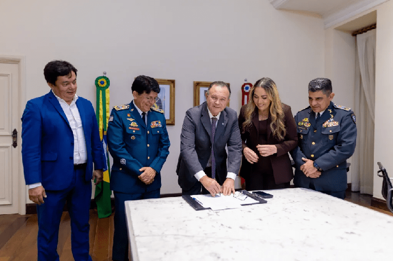 Brandão assina medidas provisórias que reestruturam funções, quartéis e companhias da PM e do Bombeiros…